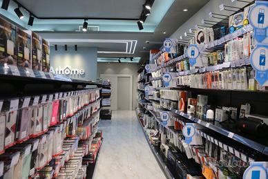 Scaffalature per negozio in svendita