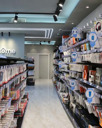 Scaffalature per negozio in svendita