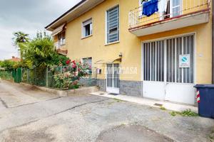 VILLA TRIFAMILIARE CON AMPIO GIARDINO PRIVATO !