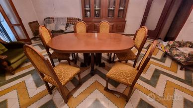 TAVOLO IN LEGNO CON 6 SEDIE
