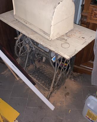Macchina da cucire d’epoca