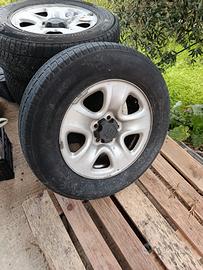 4 cerchi e gomme  invernali per Suzuki 215/70/16