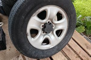 4 cerchi e gomme  invernali per Suzuki 215/70/16