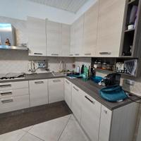 cucina completa di elettrodomestici Ariston