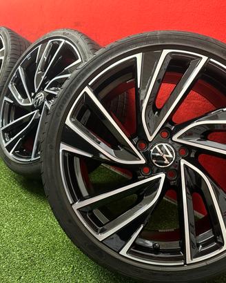 Cerchi VW 19 Golf 8 Adelaide Gomme Estive 235 35 1
