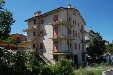 Edificio in ristrutturazione a Cingoli (MC)