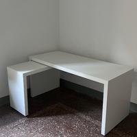 Scrivania MALM ikea con piano estraibile