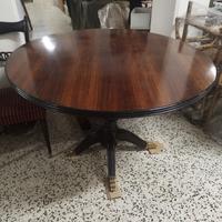 Tavolo anni 60 in legno di mogano, zampe in ottone