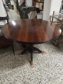 Tavolo anni 60 in legno di mogano, zampe in ottone