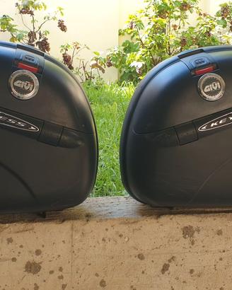borse da moto marca GIVI modelli KEYLESS e MAXIA