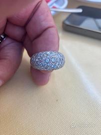 Anello in oro bianco e brillanti