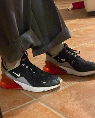 Nike Air Max 270 - Nero/Grigio/Rosso