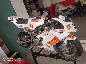 Minimoto raffreddata a liquido 