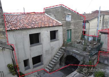 Fabbricato semiristrutturato divisibile in 2 unità