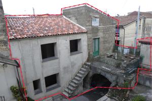 Fabbricato semiristrutturato divisibile in 2 unità