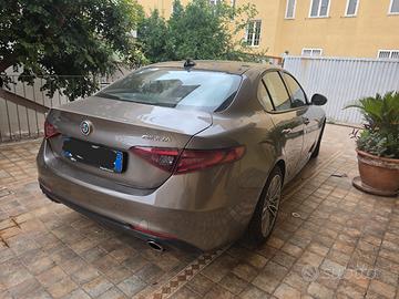Alfa Romeo Giulia 2.2 180 cv