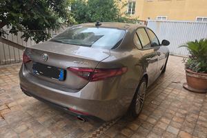 Alfa Romeo Giulia 2.2 180 cv