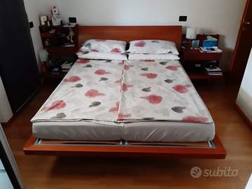 Letto in ciliegio con panche giro letto