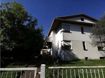 Immobile in asta di 138 m² con 4 locali e box auto