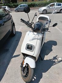 Lvneng LX05  Scooter Elettrico a Due POSTI