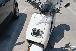 Lvneng LX05  Scooter Elettrico a Due POSTI