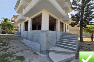 Locale Commerciale C1 Nuovo + Cortile Lazzaro