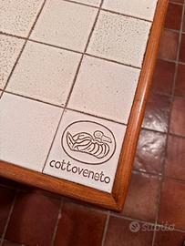 Tavolo in legno massello e piastrelle Cottoveneto