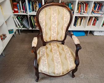 Poltrona foderata d'epoca
