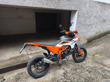 KTM SMC R 390