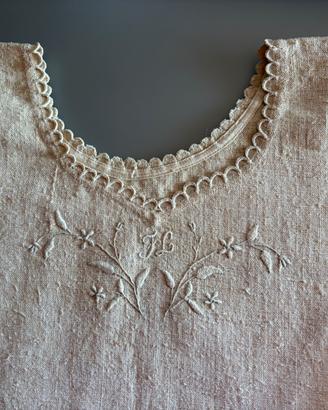 Camicia da notte antica