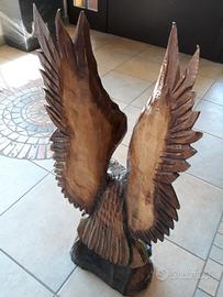 Aquila in legno intarsiata