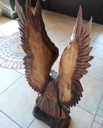 Aquila in legno intarsiata