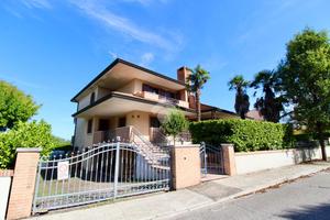 PORZIONE DI BIFAMILIARE A LIGNANO SABBIADORO