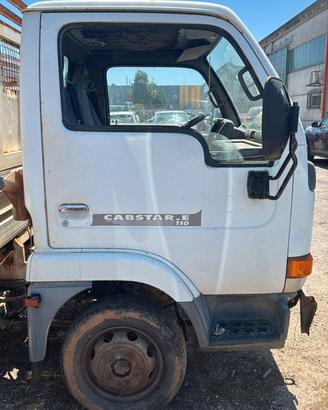 nissan cabstar per pezzi o intero