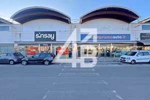Immobile di 792 m² con più di 5 locali a Gradisca 