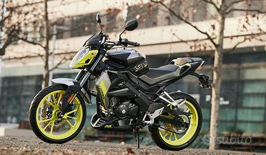 NAKED UM XTREET 125cc LIQUID COOLED