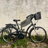 Bicicletta Btwin con cestino