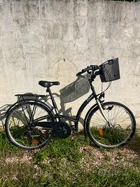 Bicicletta Btwin con cestino