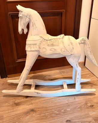 Cavallo a dondolo Shabby