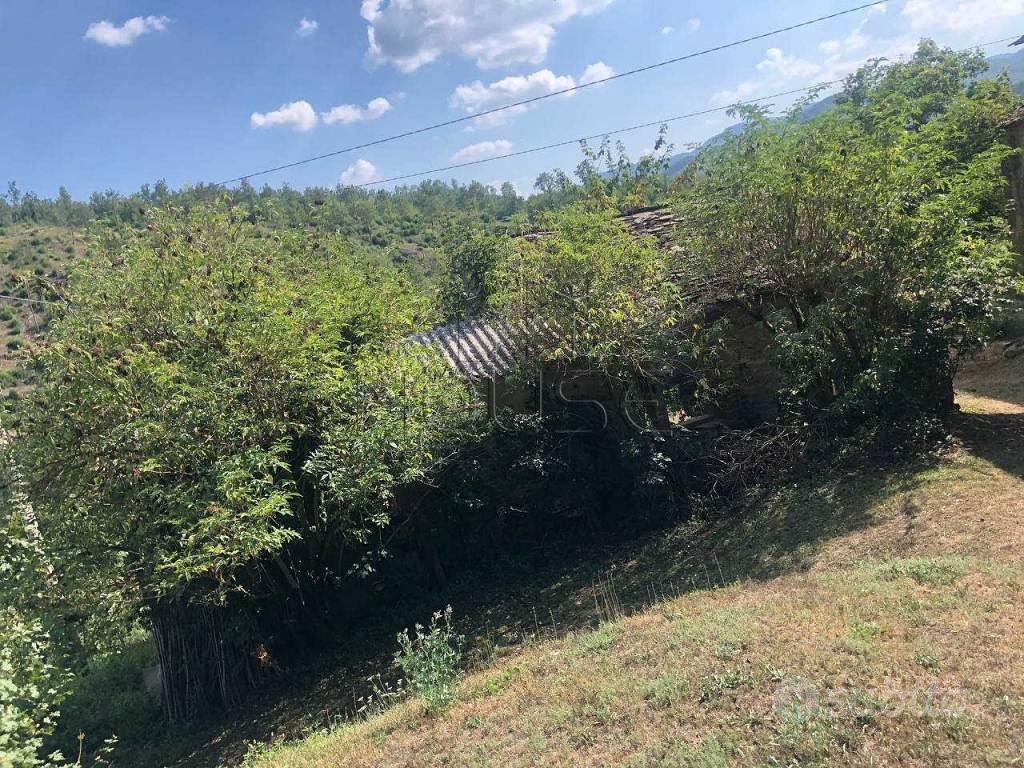 Rustico / Casale di 280 m² con 5 locali e box auto - Vista 2