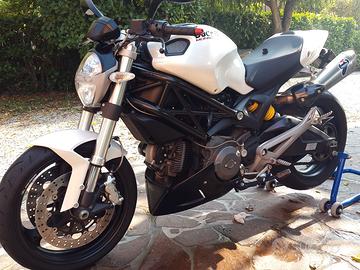 DUCATI MONSTER 696