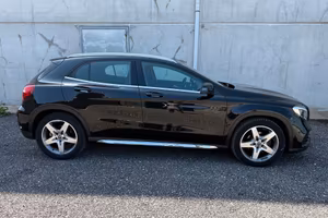 Mercedes GLA 200 d Automatic 4MATIC Premium — AMG 