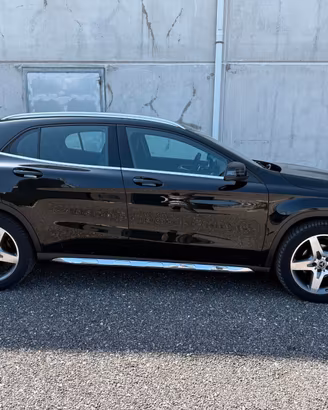 Mercedes GLA 200 d Automatic 4MATIC Premium — AMG 