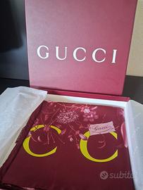 Foulard in seta Gucci. Originale