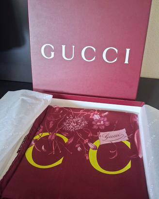 Foulard in seta Gucci. Originale