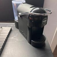 Macchina del caffe a modo mio