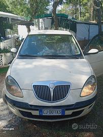 lancia y