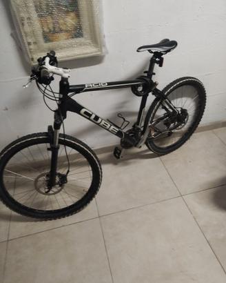 biciclretta MTB cube acid