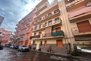 Via Tre Monti, appartamento con box e terrazzo