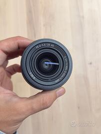Sony FE 28-60mm F4-5.6 (attacco E, full frame)